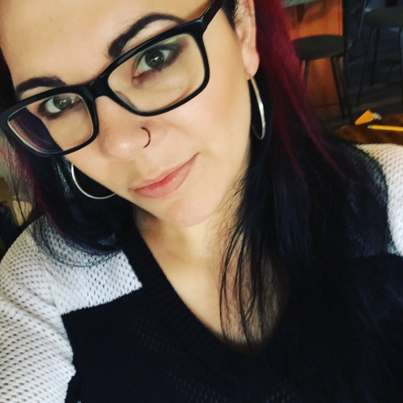 Meet the Posher Other - Meet your Posher, Debbie